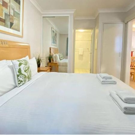 City & Lakeside With Free Parking, Pool And 10 Mins Walk Into The City Perth Luaran gambar