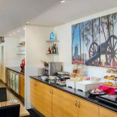 City & Lakeside With Free Parking, Pool And 10 Mins Walk Into The City Perth Luaran gambar