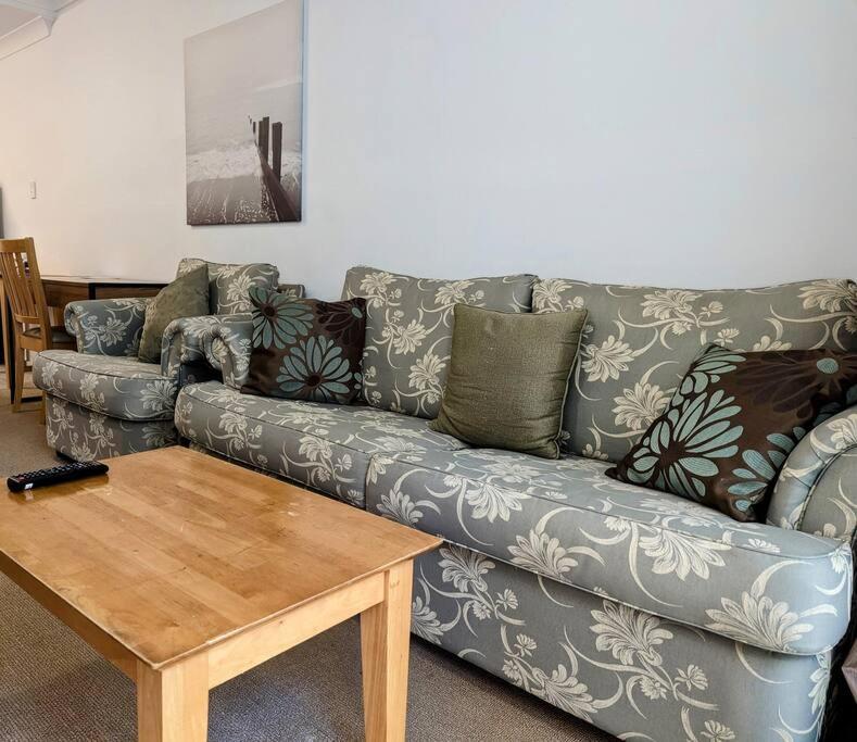City & Lakeside With Free Parking, Pool And 10 Mins Walk Into The City Perth Luaran gambar