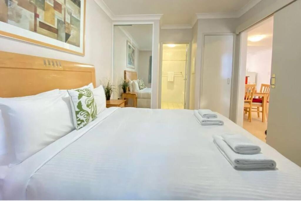City & Lakeside With Free Parking, Pool And 10 Mins Walk Into The City Perth Luaran gambar