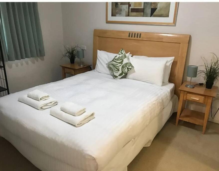 City & Lakeside With Free Parking, Pool And 10 Mins Walk Into The City Perth Luaran gambar