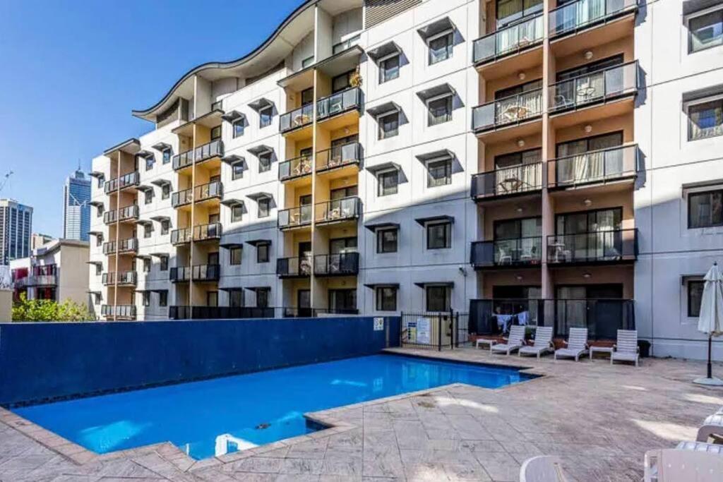 City & Lakeside With Free Parking, Pool And 10 Mins Walk Into The City Perth Luaran gambar